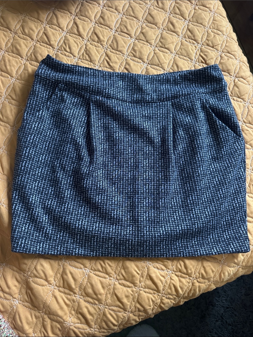 Forever 21 tweed patterned stretchy skirt with pockets